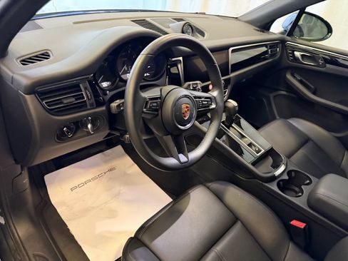 Certified 2026 Porsche Macan AWD/4WD image 4