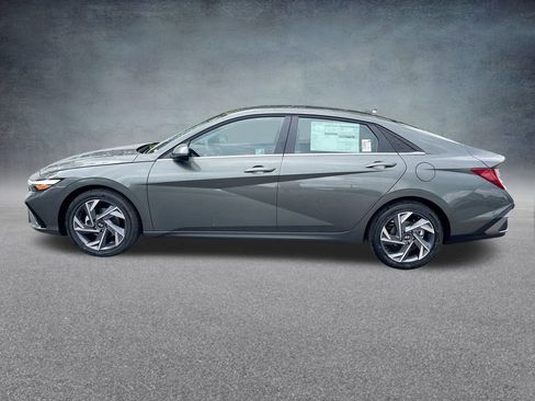 New 2025 Hyundai Elantra Limited image 28