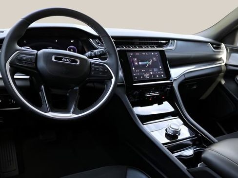 Used 2023 Jeep Grand Cherokee Altitude image 14