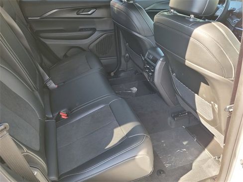 New 2025 Jeep Grand Cherokee Altitude image 14