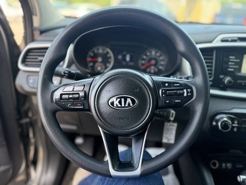 Used 2017 Kia Sorento LX FWD image 11