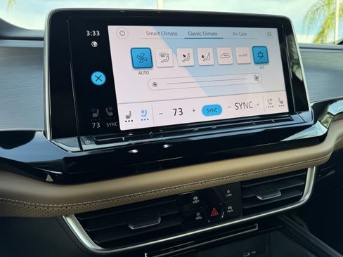 Used 2024 Volkswagen Atlas Cross Sport SE image 27