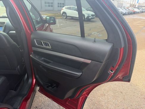 Used 2017 Ford Explorer XLT w/ Equipment Group 202A image 17