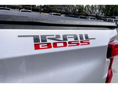 Used 2019 Chevrolet Silverado 1500 LT Trail Boss AWD/4WD image 9