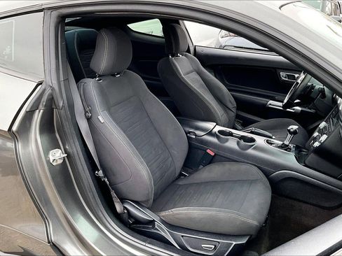 Used 2016 Ford Mustang Coupe image 7