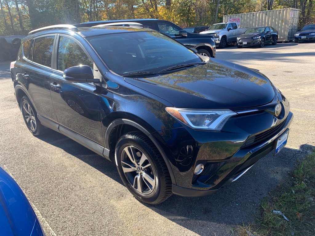Used 2018 Toyota RAV4 XLE AWD/4WD image 2