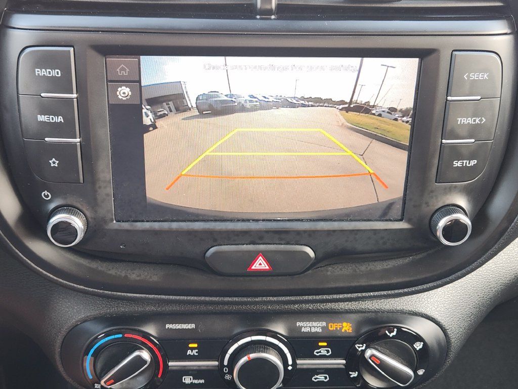 Used 2025 Kia Soul LX w/ LX Technology Package FWD image 8