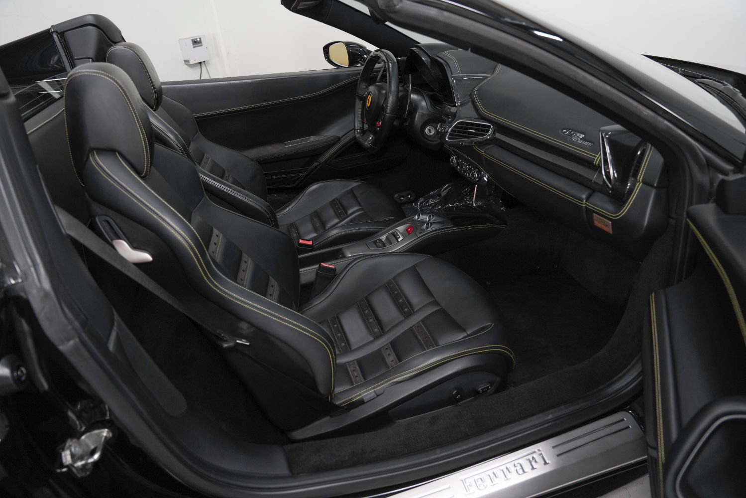 Used 2013 Ferrari 458 Spider RWD image 2