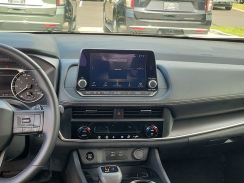 Used 2025 Nissan Rogue SV image 24