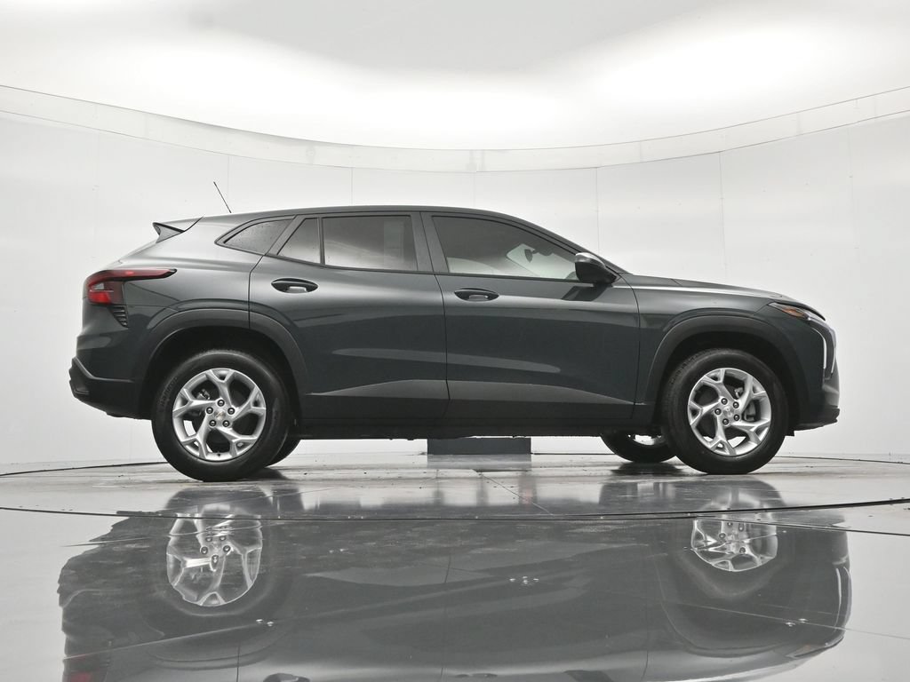 New 2026 Chevrolet Trax LS w/ LS Convenience Package FWD image 38