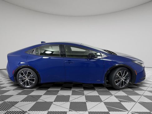 Used 2024 Toyota Prius XLE image 10