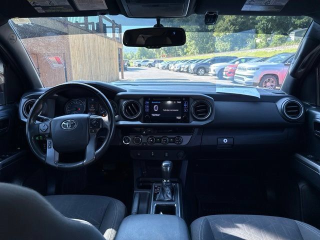 Used 2017 Toyota Tacoma TRD Sport w/ Tow Package (A/T) AWD/4WD image 13