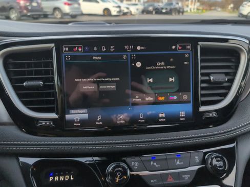 Used 2025 Chrysler Pacifica Select image 21