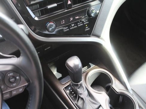 Used 2021 Toyota Camry SE image 15