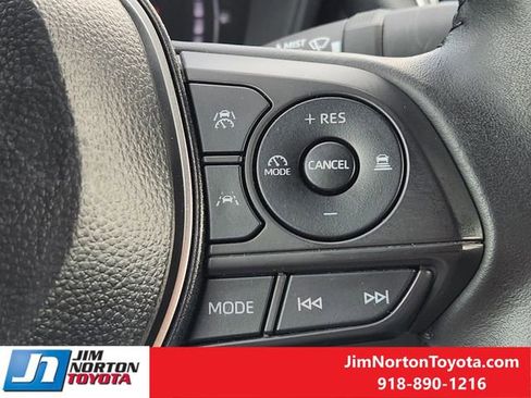 Used 2025 Toyota Corolla SE w/ SE Premium Package FWD image 30