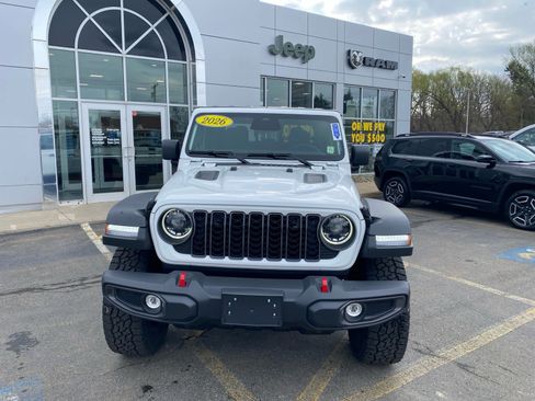 Used 2026 Jeep Gladiator Rubicon w/ Dual Top Group AWD/4WD image 98