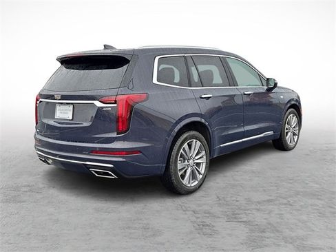 Used 2025 Cadillac XT6 Premium Luxury image 5