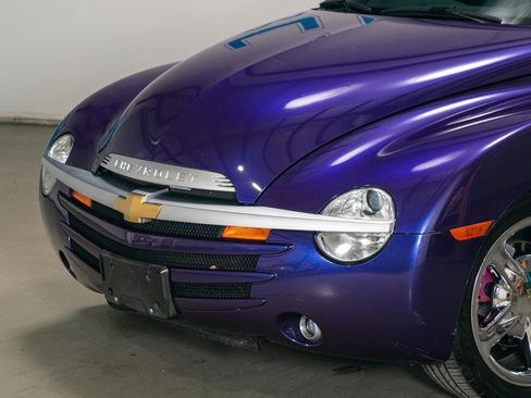 Used 2004 Chevrolet SSR w/ Preferred Equipment Group image 7