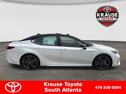 New 2026 Toyota Camry Hybrid FWD image 8
