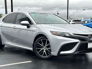 Used 2021 Toyota Camry SE w/ Carpet Mat Package (TMS) video 2
