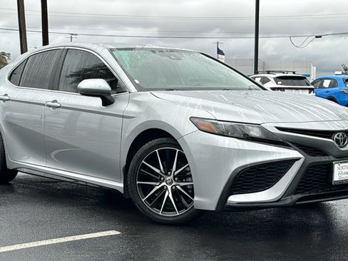 Used 2021 Toyota Camry SE w/ Carpet Mat Package (TMS) image 2