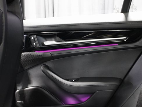 Certified 2025 Porsche Panamera 4 image 21