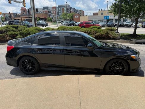 Used 2023 Honda Civic Sport image 4