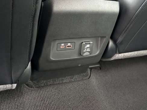 Used 2024 Nissan Frontier SL w/ Technology Package RWD image 11