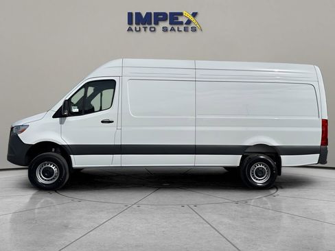 Used 2025 Mercedes-Benz Sprinter 2500 image 2