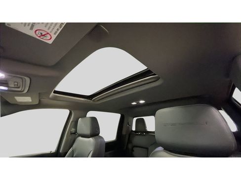 Used 2023 GMC Sierra 2500 Denali w/ Denali Black Diamond Edition image 14