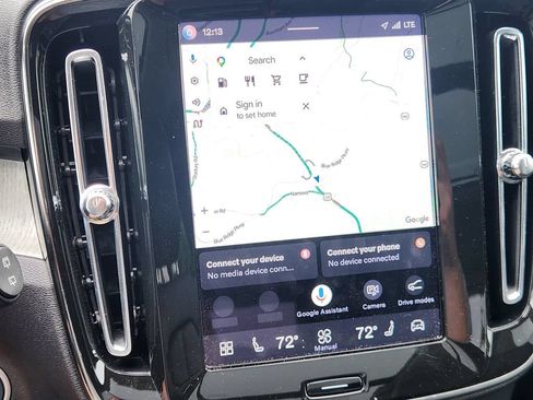 Certified 2025 Volvo XC40 B5 Plus AWD/4WD image 21