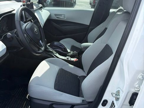 Used 2025 Toyota Corolla SE FWD image 6