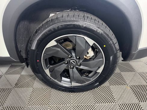 Used 2024 Nissan Rogue SV FWD image 38