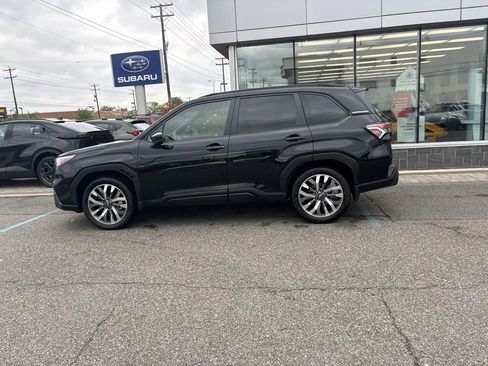 Used 2025 Subaru Forester Touring w/ Popular Package - Touring AWD/4WD image 10