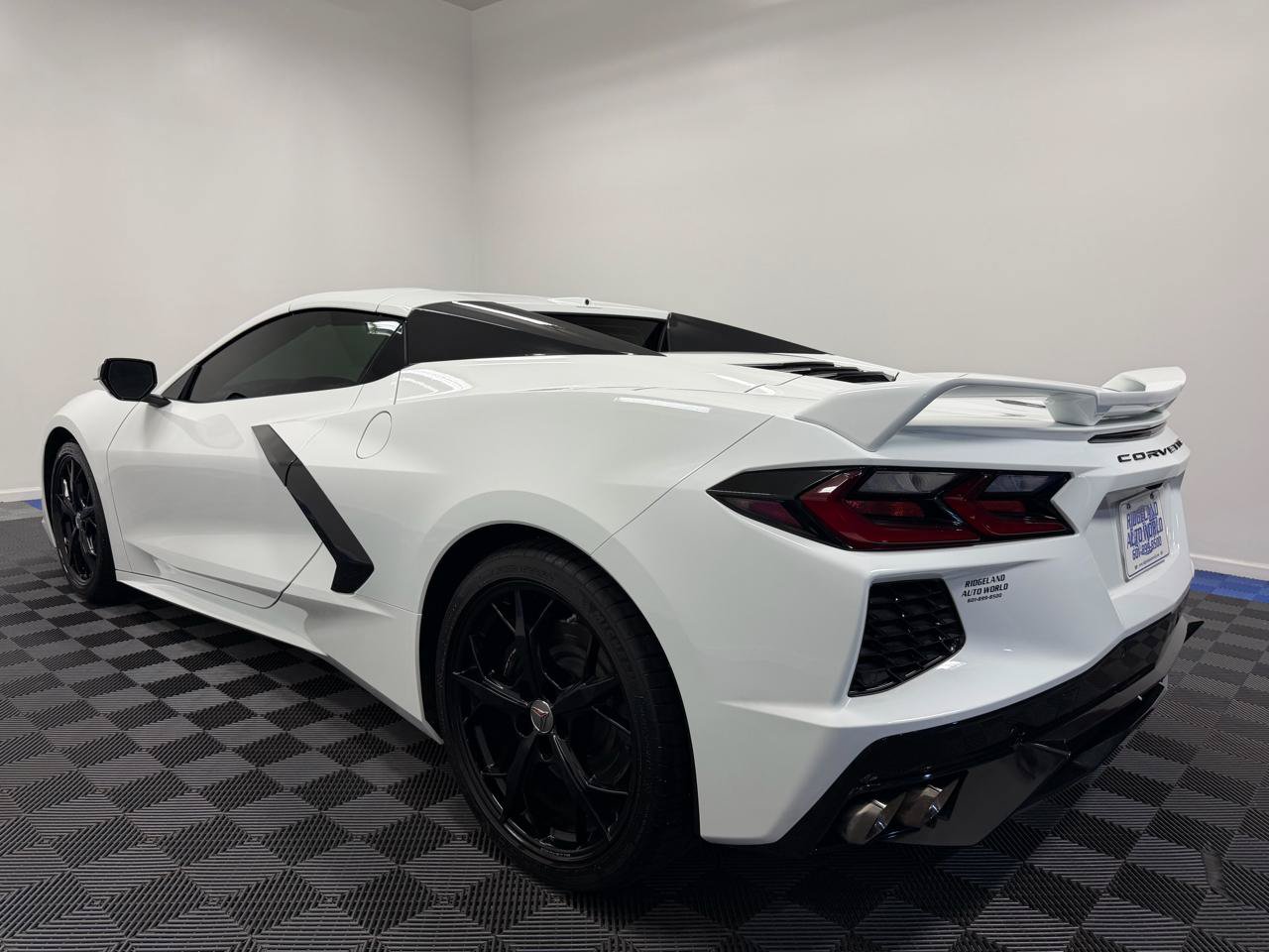 Used 2022 Chevrolet Corvette Stingray Premium Conv w/ Z51 Performance Package RWD image 28
