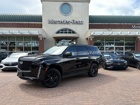 Used 2022 Cadillac Escalade Sport Platinum w/ Heavy-Duty Trailer Package AWD/4WD image 4