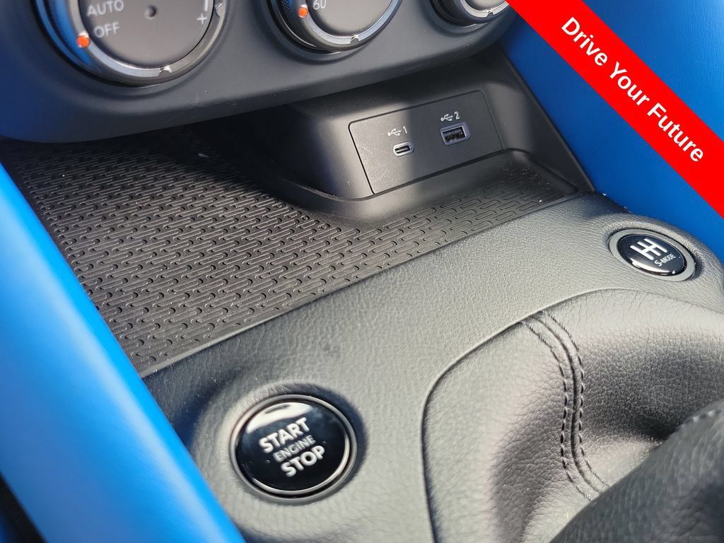 Used 2023 Nissan Z w/ Floor Mat Package (L93) RWD image 11