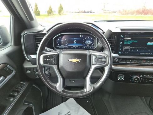 Used 2022 Chevrolet Silverado 1500 LT w/ Z71 Off-Road Package AWD/4WD image 17