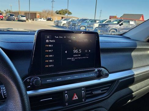 Used 2022 Kia Forte FE image 16