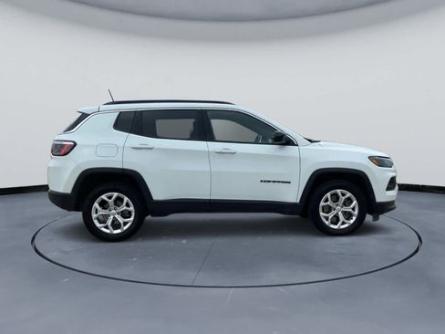 Used 2024 Jeep Compass Latitude AWD/4WD image 4