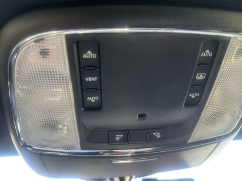 Used 2012 Chrysler 300 Limited image 13