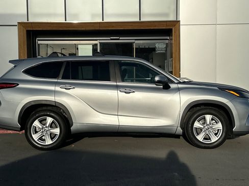 Used 2023 Toyota Highlander L image 8