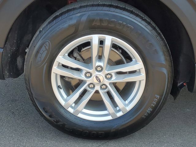 Certified 2023 Ford Explorer XLT w/ Equipment Group 202A AWD/4WD image 5