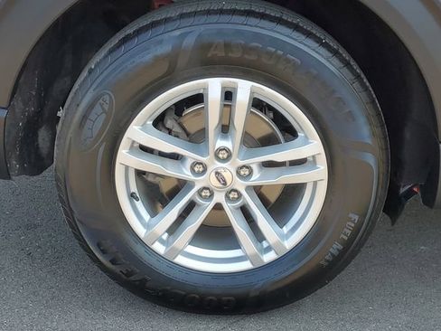 Certified 2023 Ford Explorer XLT w/ Equipment Group 202A AWD/4WD image 5