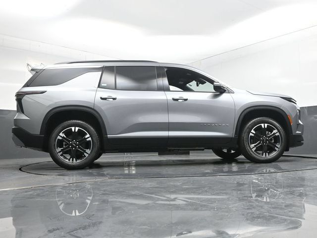 New 2027 Chevrolet Traverse LT w/ Sun and Wheel Package FWD image 32