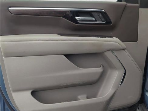 Used 2025 Chevrolet Suburban LS AWD/4WD image 6