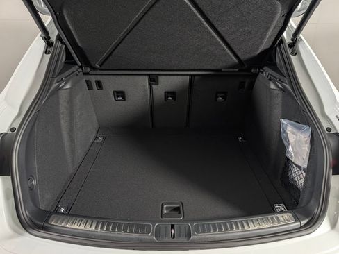 New 2026 Porsche Macan AWD/4WD image 17