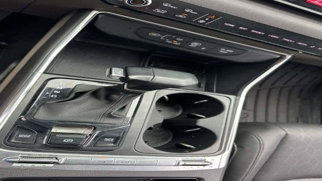 Used 2025 Kia Carnival SX FWD image 26