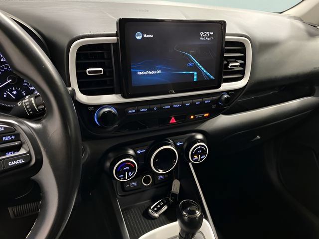 Used 2022 Hyundai Venue Limited FWD image 16