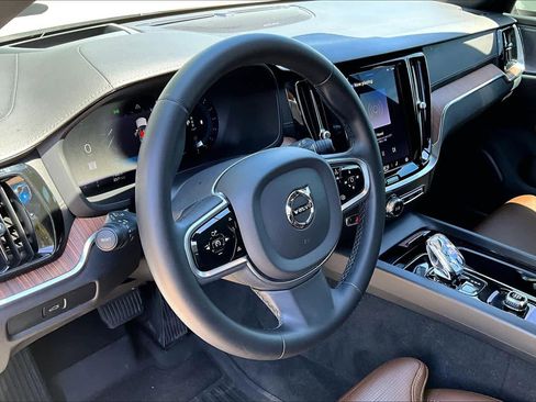 Used 2023 Volvo V60 B5 Cross Country Ultimate w/ Climate Package image 18